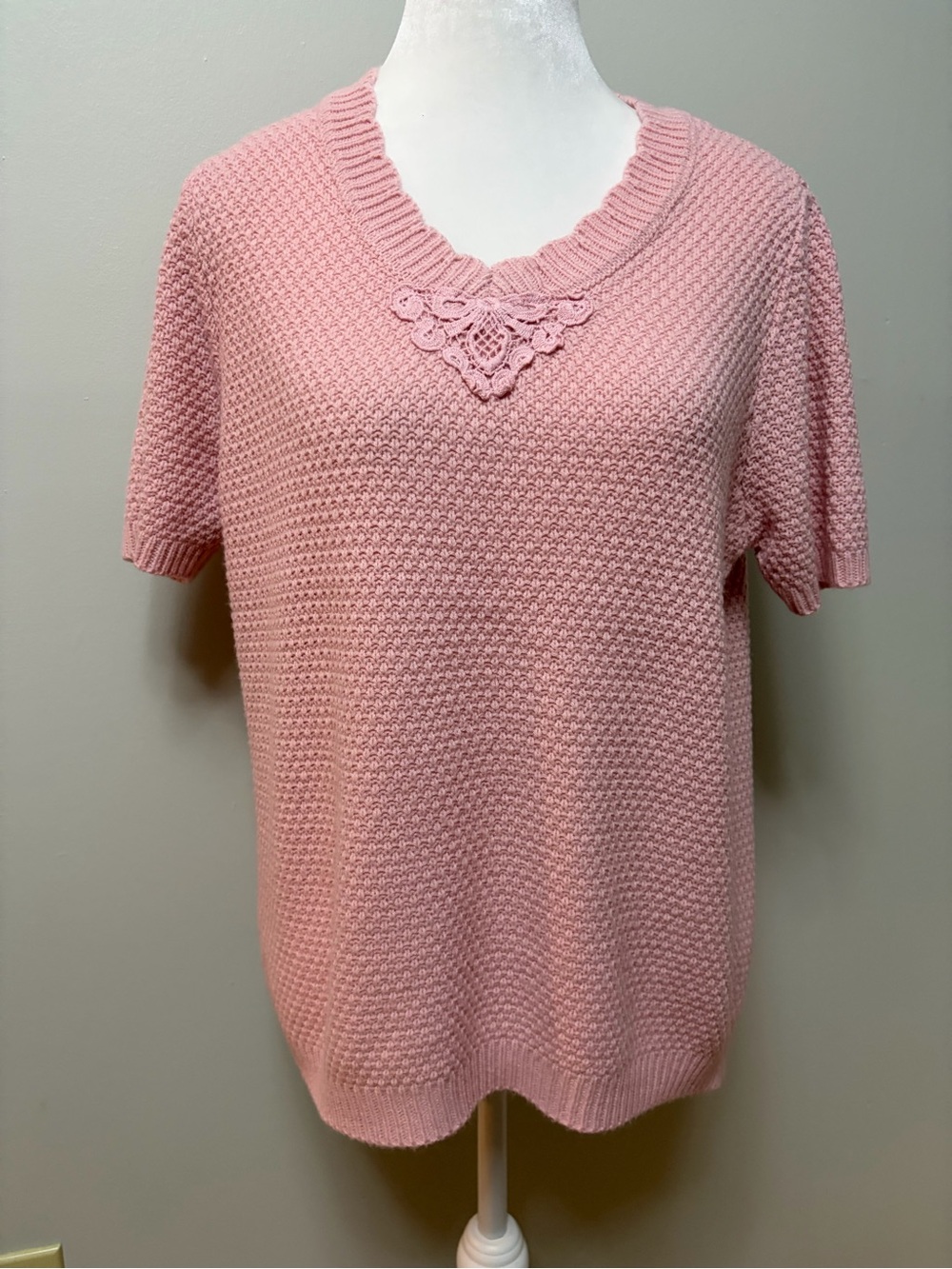 Blair Light Pink V-Neck Short Sleeve Knit Sweater with Lace Applique SZ Small
